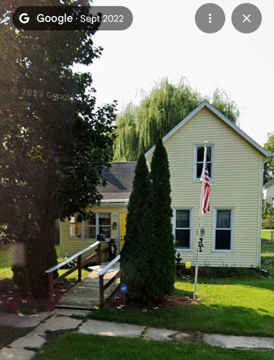 property at 821 E Illinois St
