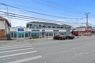 14 Bayville Ave in Bayville, NY - Building Photo