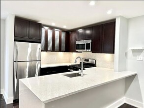 626 Independence Ave SE in Washington, DC - Foto de edificio - Building Photo