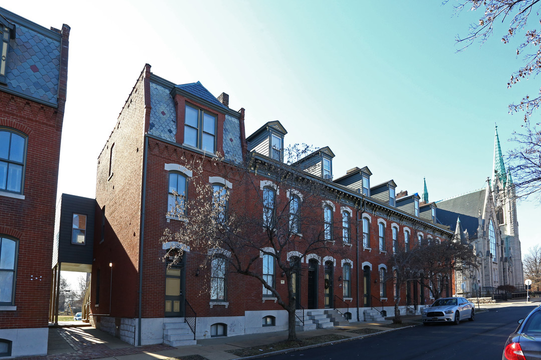 Benton Street Apartments in St. Louis, MO - Building Photo