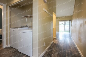 12582 SE Taggart St in Portland, OR - Building Photo - Building Photo