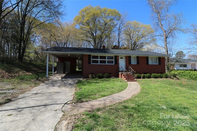 1043 Green Cir Dr in Gastonia, NC - Building Photo - Building Photo