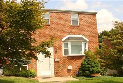 938 Regina Dr in Halethorpe, MD - Foto de edificio - Building Photo