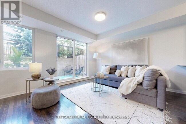 10 Foundry Ave in Toronto, ON - Building Photo - Building Photo