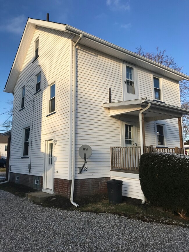 1010 Washington Ave in Louisville, OH - Building Photo - Building Photo