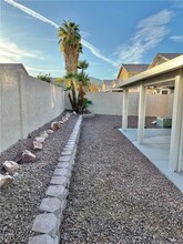 8909 Chenin Ave in Las Vegas, NV - Foto de edificio - Building Photo