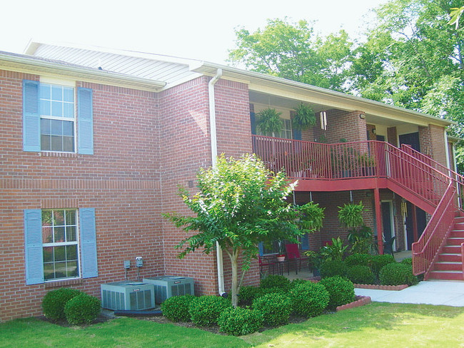 Ivy Pointe Apartments in Tuscumbia, AL - Foto de edificio - Building Photo