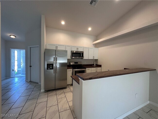 2943 Skyline Blvd in Cape Coral, FL - Building Photo - Building Photo