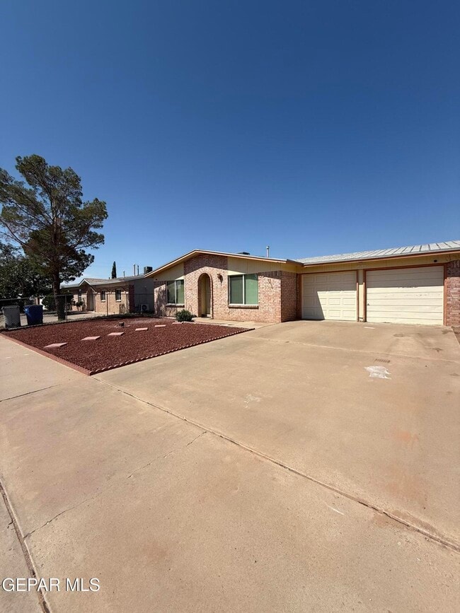 10709 Opalstone St in El Paso, TX - Building Photo - Building Photo