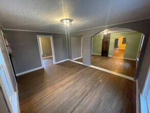 1705 Buena Vista Ave in Carthage, MO - Foto de edificio - Building Photo