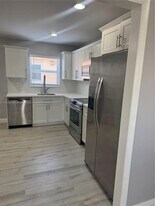 124 SE 2nd Ave in Hallandale Beach, FL - Building Photo