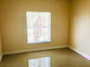 5016 Lantana Rd in Greenacres, FL - Building Photo - Building Photo