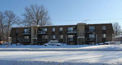 Elizabeth Towers in Lorain, OH - Building Photo - Building Photo