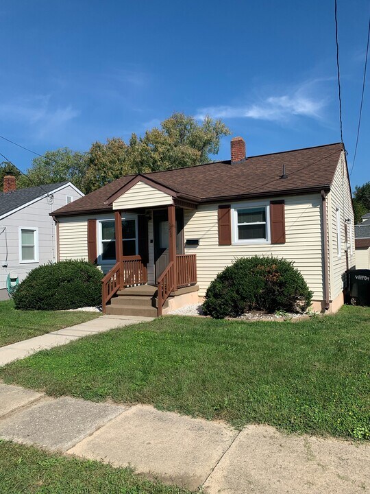 228 E Madison Ave in Vinton, VA - Building Photo