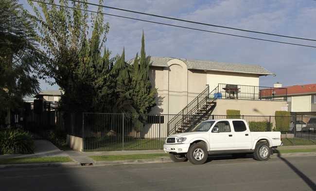 Kingman Apartments in Buena Park, CA - Foto de edificio - Building Photo