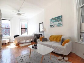 349 W Broadway in New York, NY - Building Photo