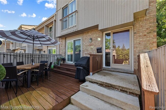 property at 704 Oakbrook Ridge Dr