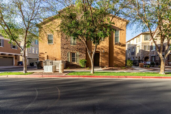 2639 S Harmony Ave in Gilbert, AZ - Building Photo - Building Photo