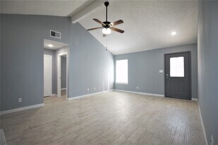 5714 Village Way Dr. in Katy, TX - Building Photo