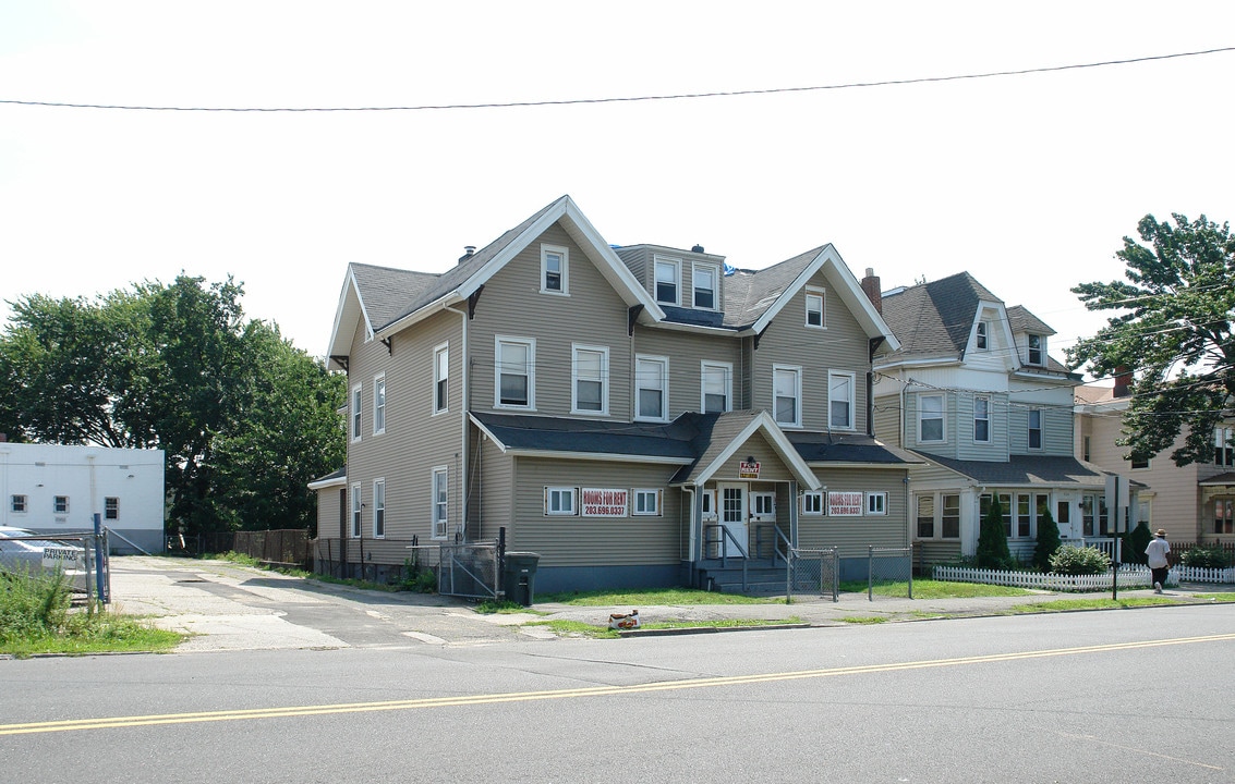 974 Iranistan Ave in Bridgeport, CT - Foto de edificio