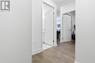 202 Burnhamthorpe Rd E in Mississauga, ON - Building Photo - Building Photo