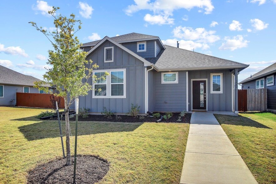 223 Garner Dr in Kyle, TX - Foto de edificio