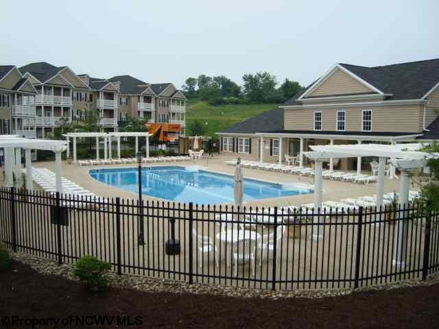 2536 Suncrest Vlg, Unit 1 in Morgantown, WV - Building Photo - Building Photo
