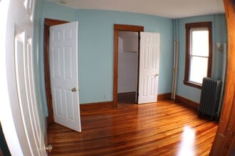 49 Brownell Ave, Unit 3 in Hartford, CT - Building Photo - Building Photo