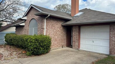 1205 Cherry Point in McKinney, TX - Foto de edificio - Building Photo