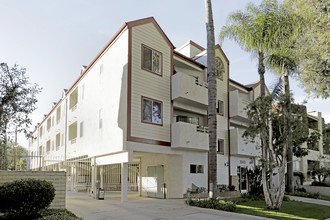 Villa Alondra in Long Beach, CA - Building Photo - Building Photo