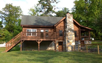 1608 Pennsylvania Ave in Hendersonville, NC - Building Photo - Building Photo