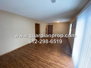 6014 9th St N in Oakdale, MN - Building Photo - Building Photo