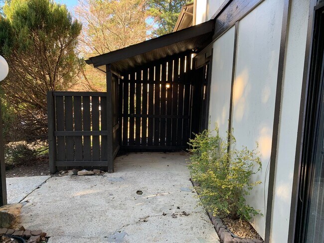 4266 Lake Ridge Dr in Raleigh, NC - Building Photo - Building Photo