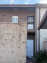 8287 Sands Point Dr in Houston, TX - Building Photo