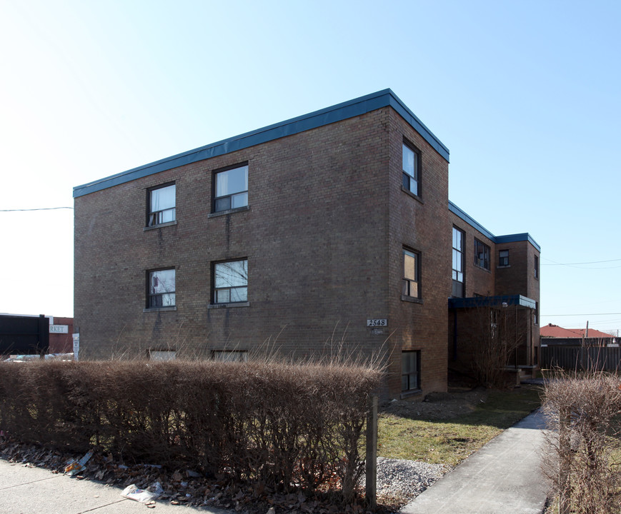 2548 Keele St in Toronto, ON - Building Photo