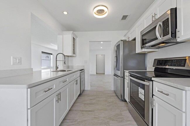 1590 SW 14th Ave in Boynton Beach, FL - Building Photo - Building Photo