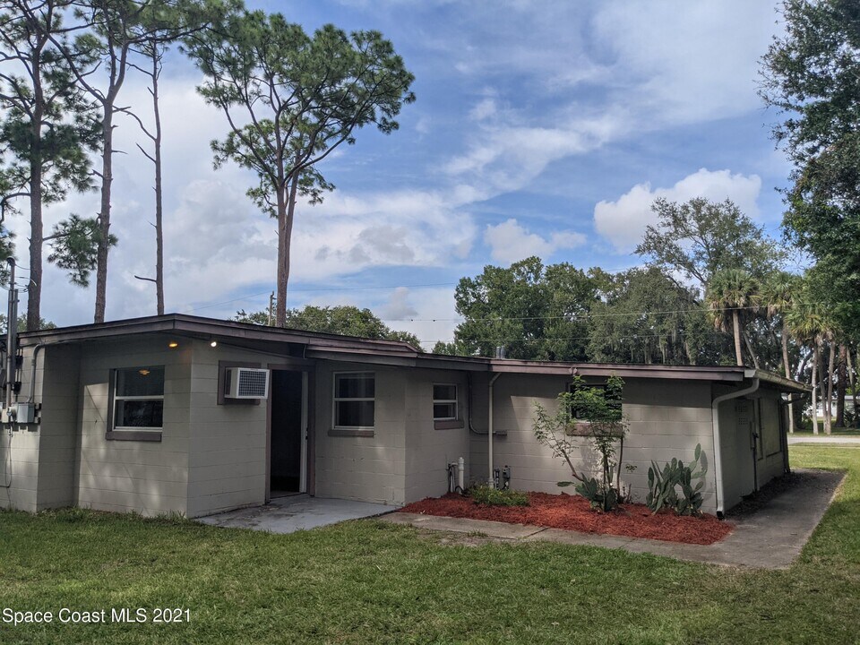 1549 Violet Ave-Unit -B in Titusville, FL - Building Photo