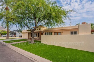 7024 E Orange Blossom Ln in Paradise Valley, AZ - Building Photo - Building Photo