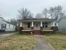 3244 Ashland Ave in Knoxville, TN - Building Photo