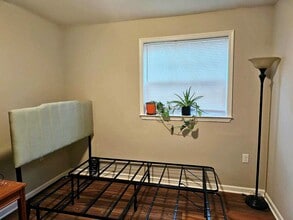 1211 Villa Ln, Unit B in Charlottesville, VA - Building Photo - Building Photo