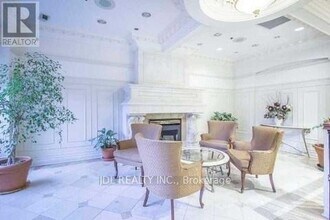 18 Sommerset Way in Toronto, ON - Building Photo - Building Photo