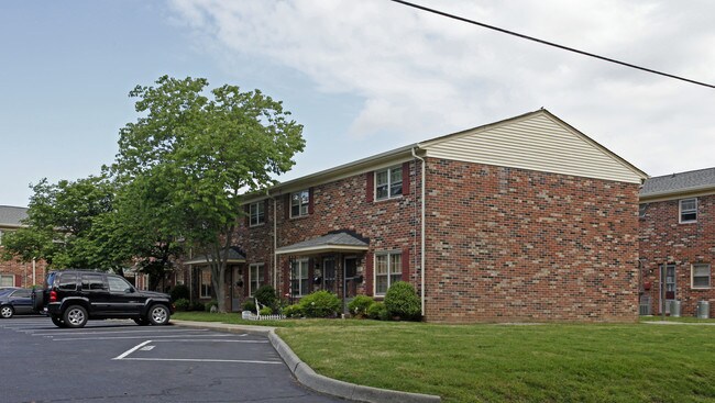 Marlboro Apartments in Williamsburg, VA - Building Photo - Building Photo