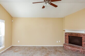 7325 Meadows Dr N in Forest Hill, TX - Building Photo - Building Photo