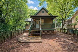 229 S Rocksprings St in Athens, GA - Building Photo