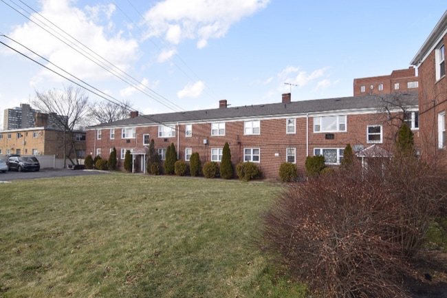 13984 Superior Rd in East Cleveland, OH - Building Photo - Building Photo