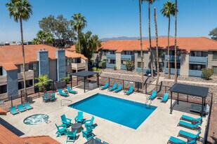 Peak at Oro Valley in Tucson, AZ - Building Photo