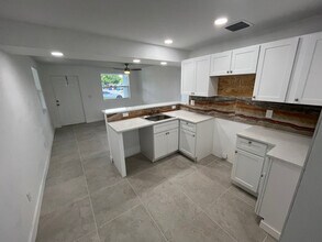 957 Lewis Dr in Riviera Beach, FL - Building Photo - Building Photo
