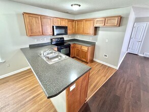 10268 Sterling Ridge Dr in Cordova, TN - Foto de edificio - Building Photo