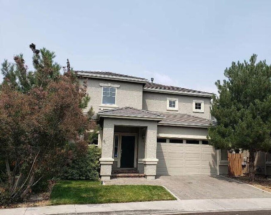 8011 Highland Flume Cir in Reno, NV - Building Photo