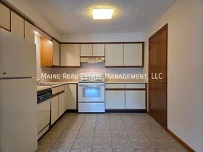 8 Hartley St in Lewiston, ME - Building Photo - Building Photo